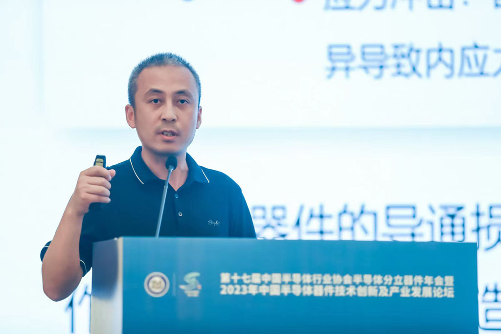 ��������΢��Ӧ����ϯ��ʮ�߽��й��뵼������������